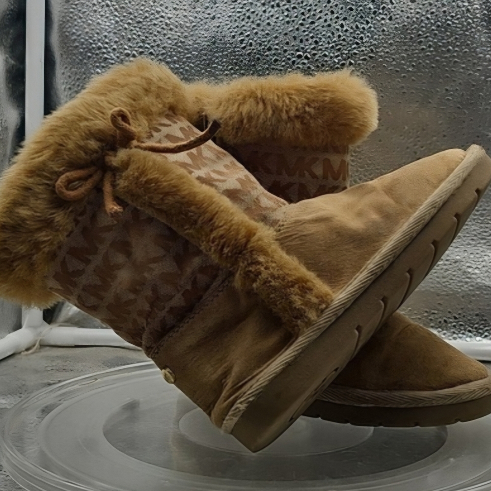 H Michael Kor Boots with the fur Lil Lettie SZ 10 In Toddler
